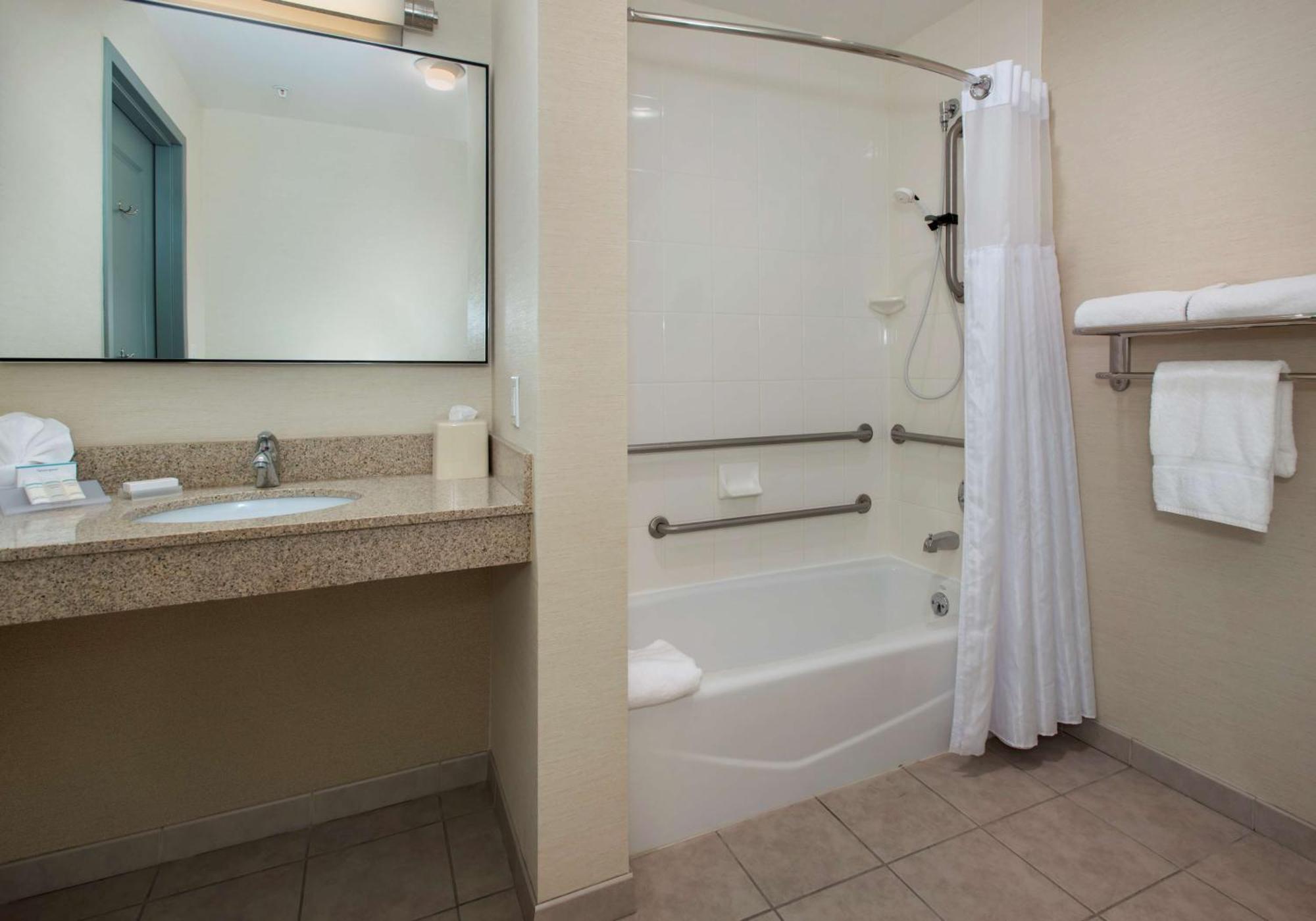 Hilton Garden Inn Albany Medical Center Екстериор снимка