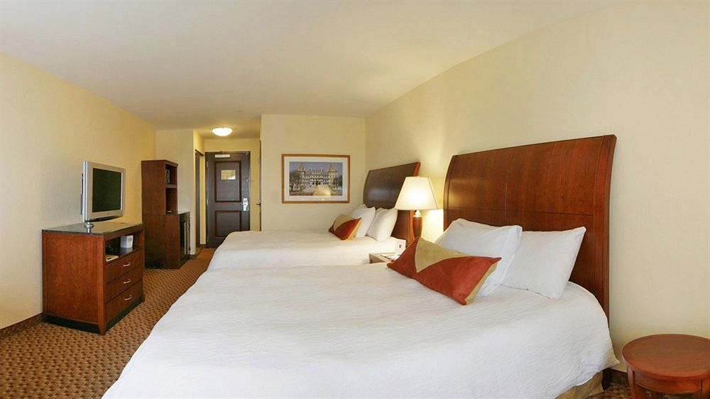 Hilton Garden Inn Albany Medical Center Екстериор снимка