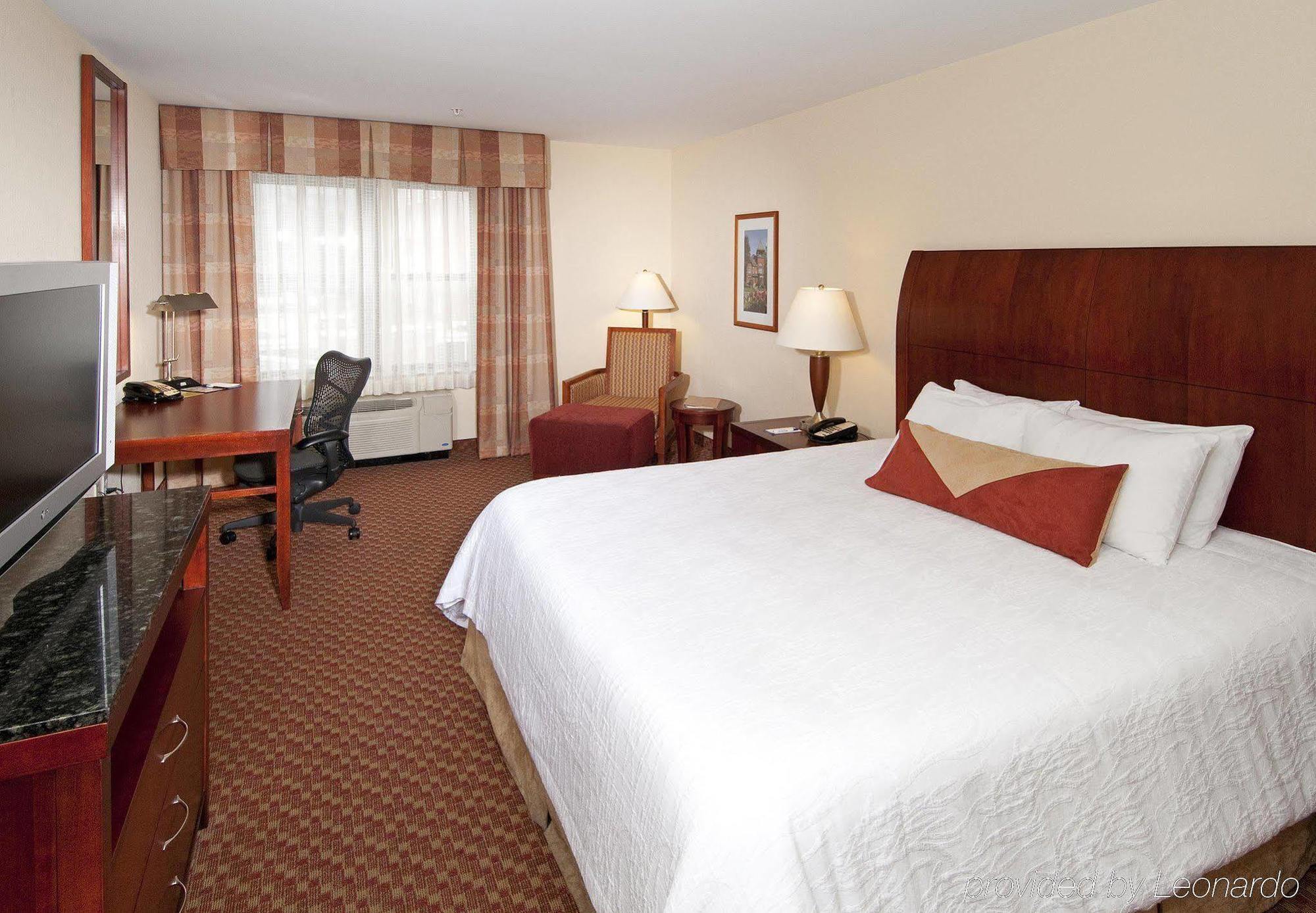 Hilton Garden Inn Albany Medical Center Стая снимка